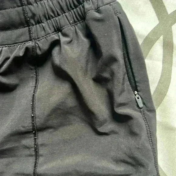 - Lululemon black hottie shorts 4” size 8 - Picture 6 of 6